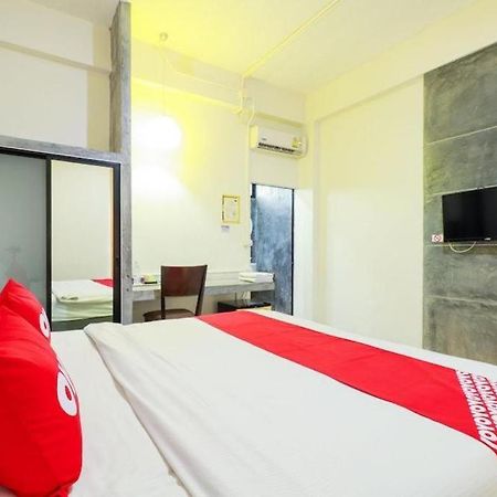 Oyo 412 7 Days Hotel Chiang Mai Eksteriør bilde