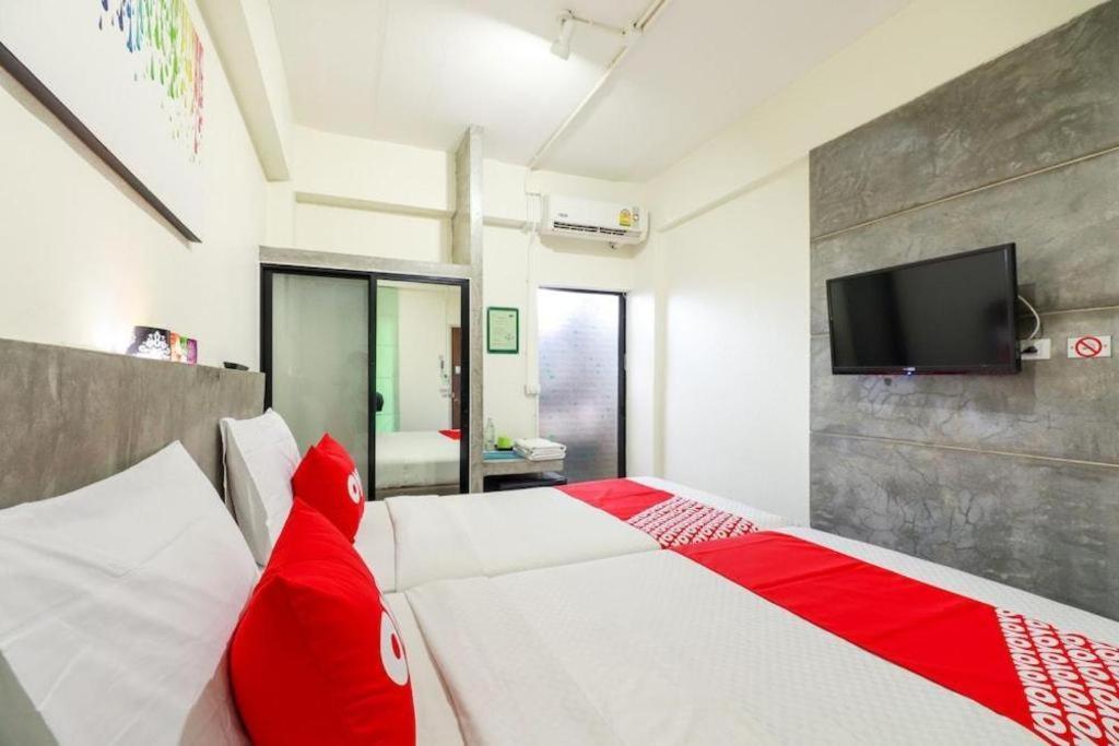 Oyo 412 7 Days Hotel Chiang Mai Eksteriør bilde