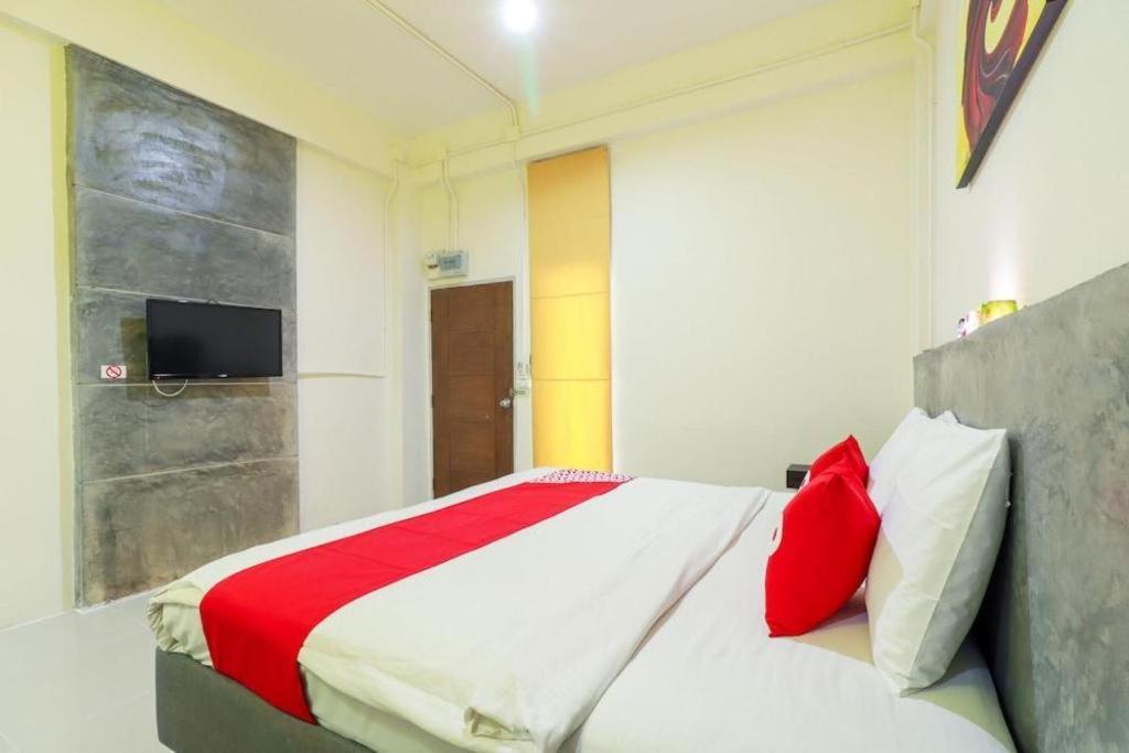 Oyo 412 7 Days Hotel Chiang Mai Eksteriør bilde
