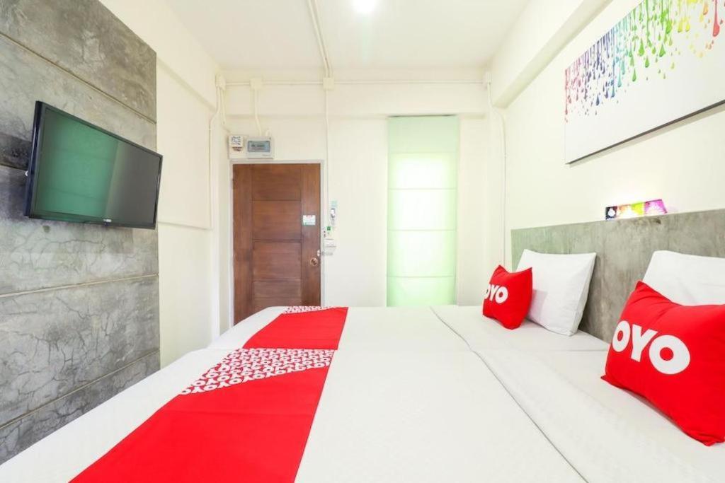 Oyo 412 7 Days Hotel Chiang Mai Eksteriør bilde