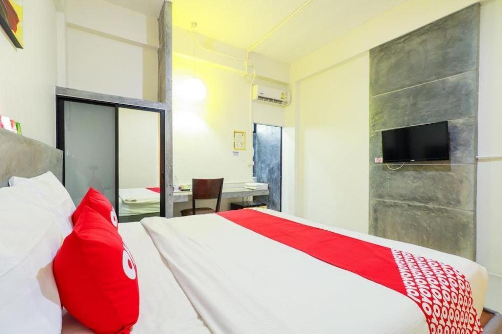 Oyo 412 7 Days Hotel Chiang Mai Eksteriør bilde