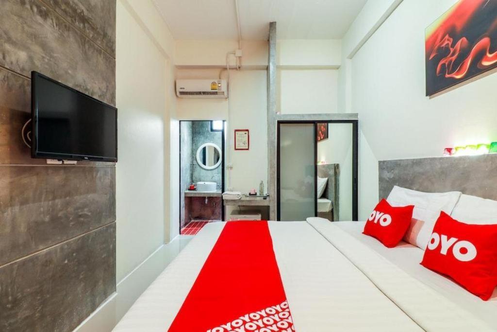 Oyo 412 7 Days Hotel Chiang Mai Eksteriør bilde