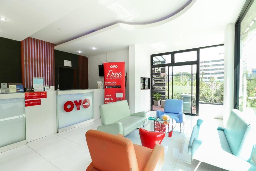 Oyo 412 7 Days Hotel Chiang Mai Eksteriør bilde