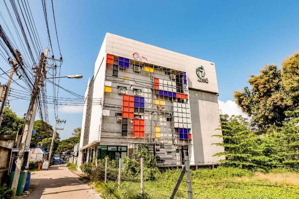 Oyo 412 7 Days Hotel Chiang Mai Eksteriør bilde