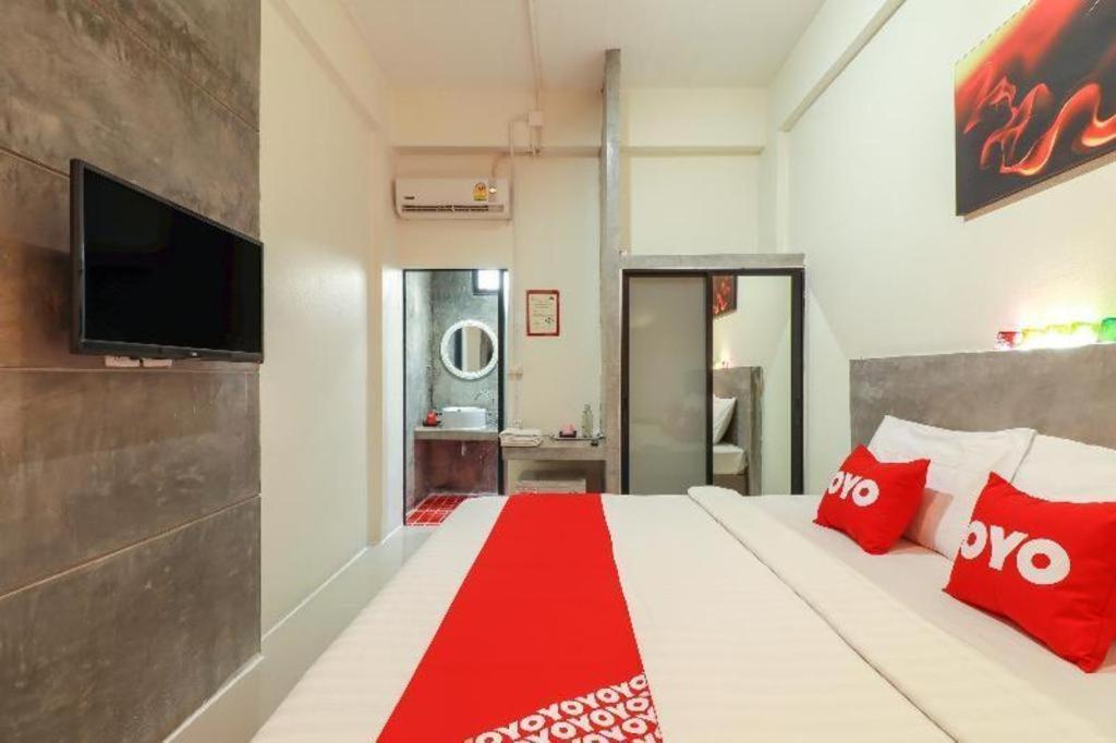 Oyo 412 7 Days Hotel Chiang Mai Eksteriør bilde