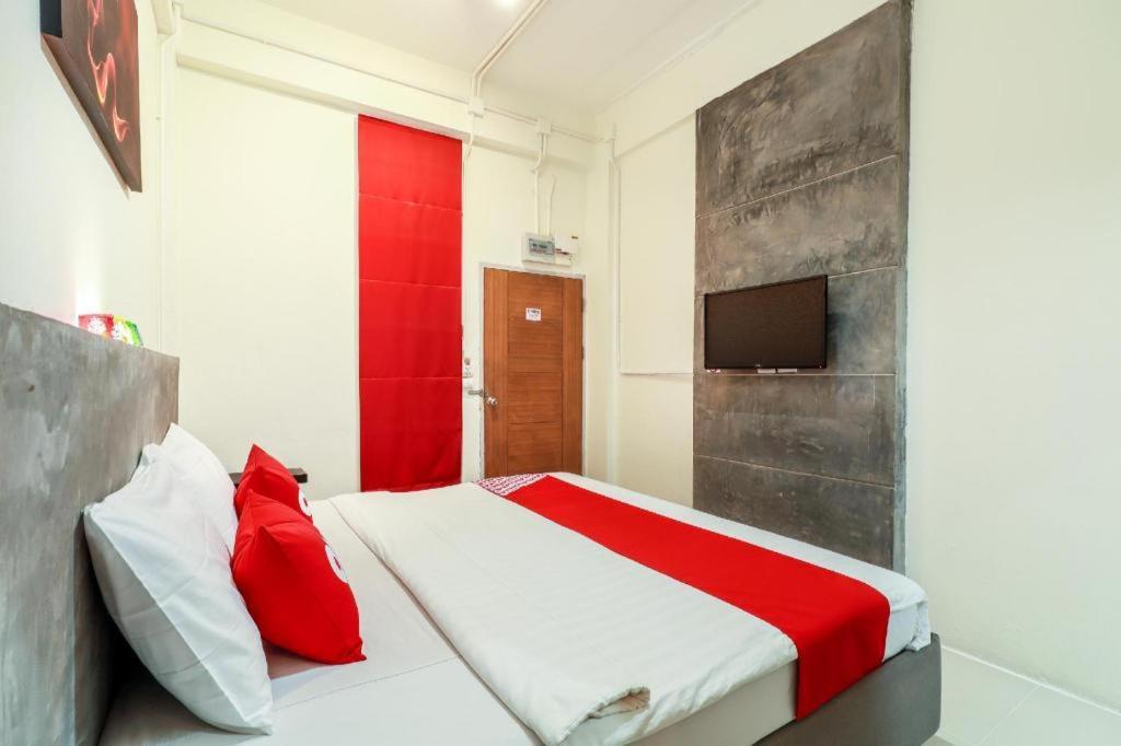 Oyo 412 7 Days Hotel Chiang Mai Eksteriør bilde