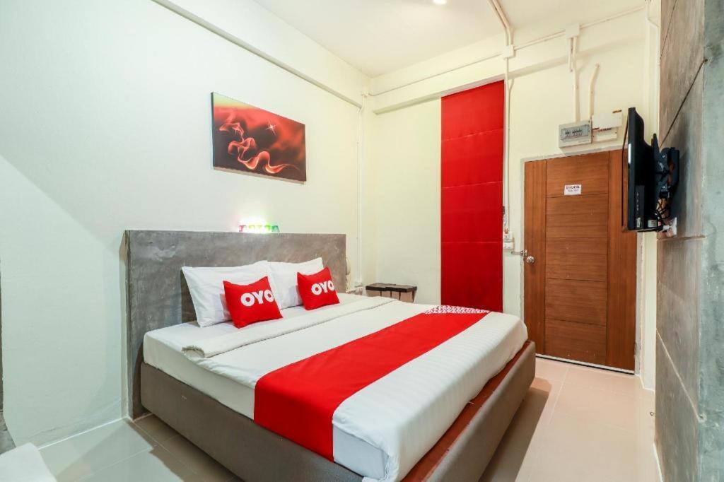 Oyo 412 7 Days Hotel Chiang Mai Eksteriør bilde