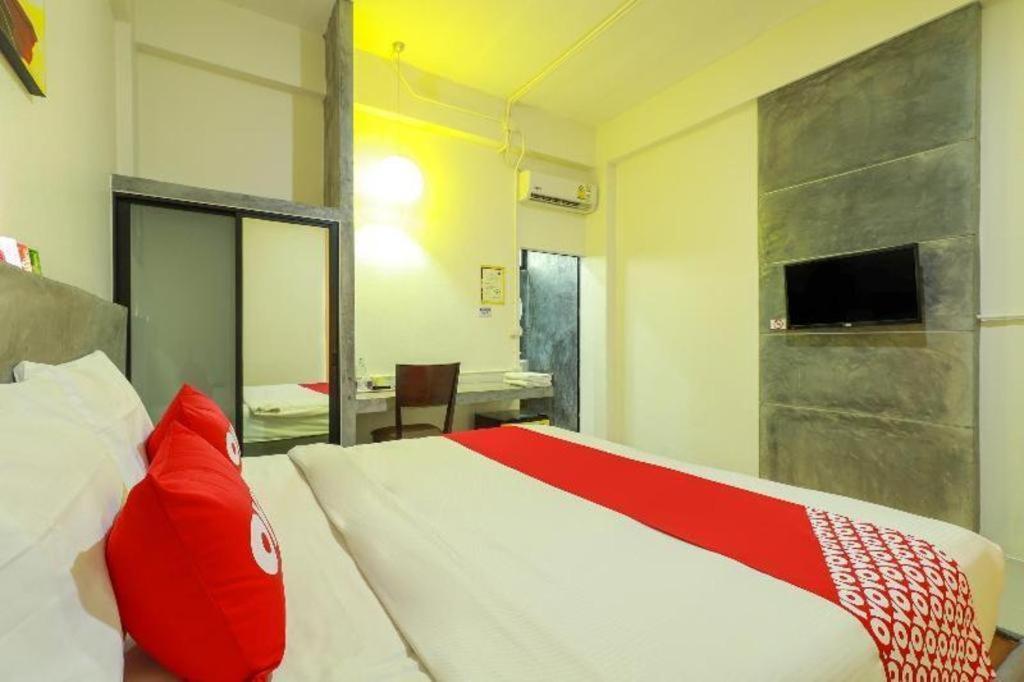 Oyo 412 7 Days Hotel Chiang Mai Eksteriør bilde