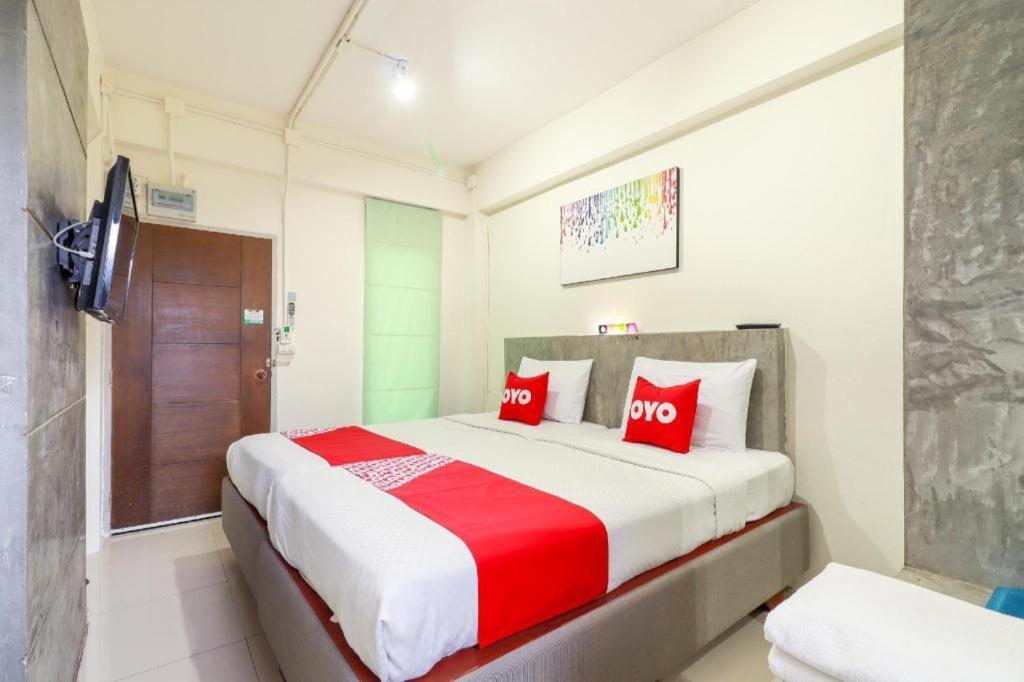 Oyo 412 7 Days Hotel Chiang Mai Eksteriør bilde