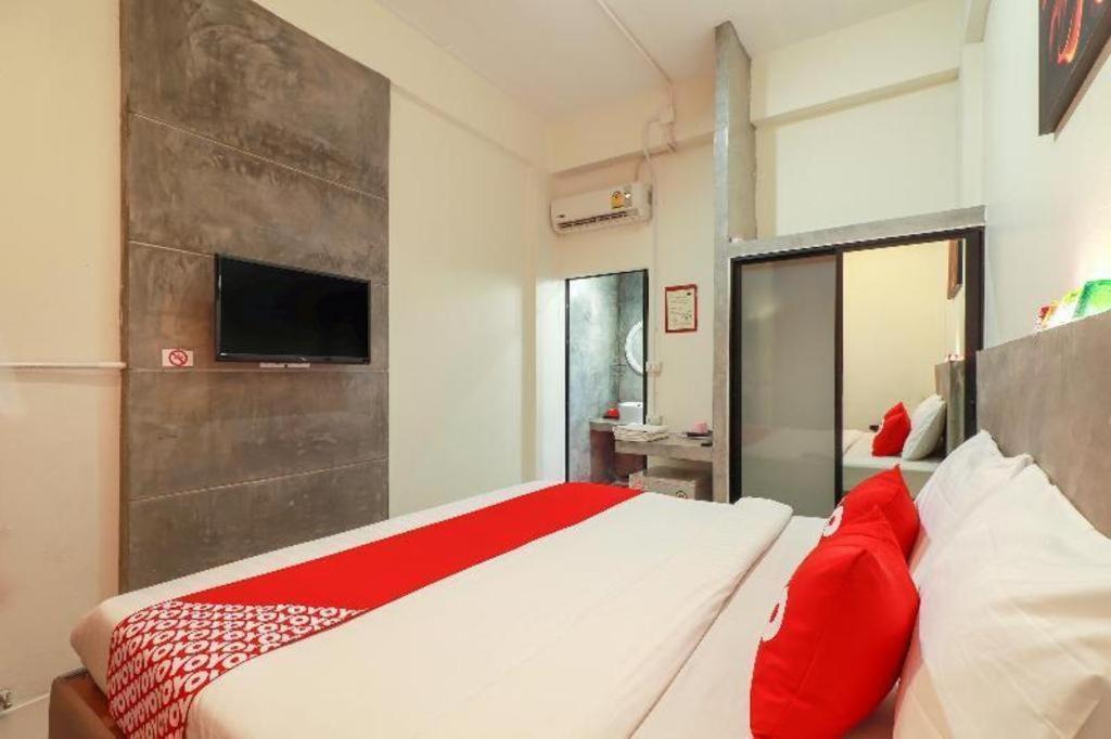 Oyo 412 7 Days Hotel Chiang Mai Eksteriør bilde