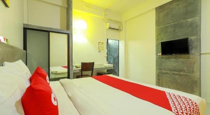 Oyo 412 7 Days Hotel Chiang Mai Eksteriør bilde