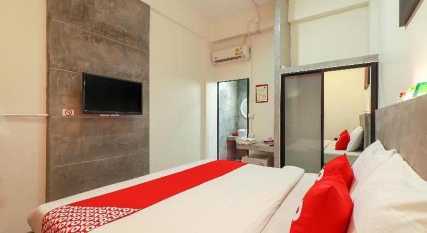 Oyo 412 7 Days Hotel Chiang Mai Eksteriør bilde