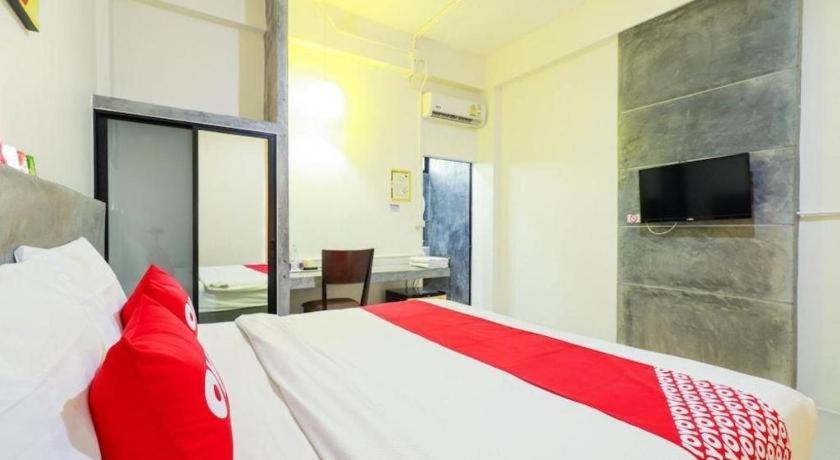 Oyo 412 7 Days Hotel Chiang Mai Eksteriør bilde