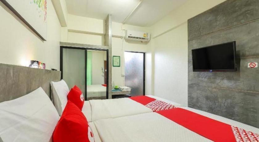 Oyo 412 7 Days Hotel Chiang Mai Eksteriør bilde