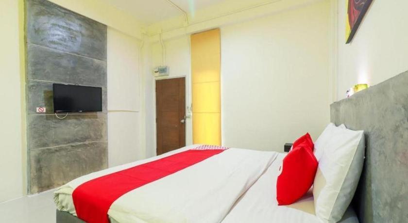 Oyo 412 7 Days Hotel Chiang Mai Eksteriør bilde