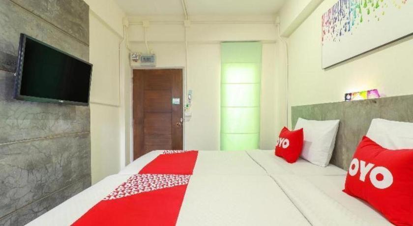 Oyo 412 7 Days Hotel Chiang Mai Eksteriør bilde